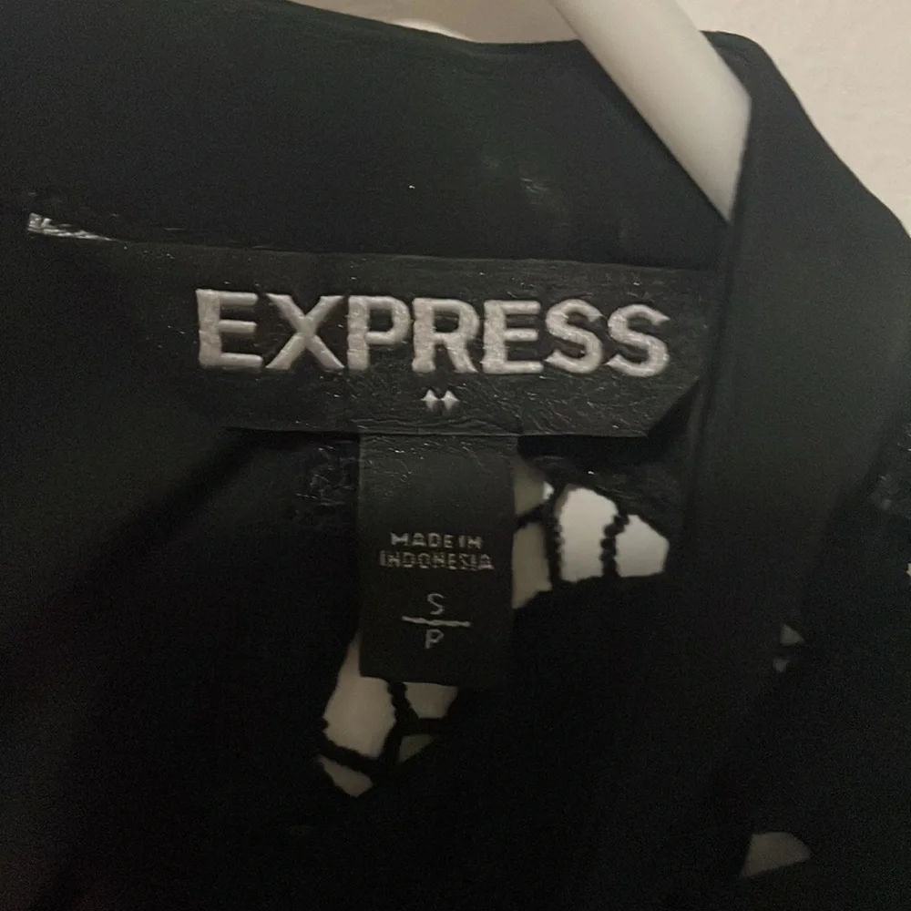 EXPRESS - Picture 2 of 3